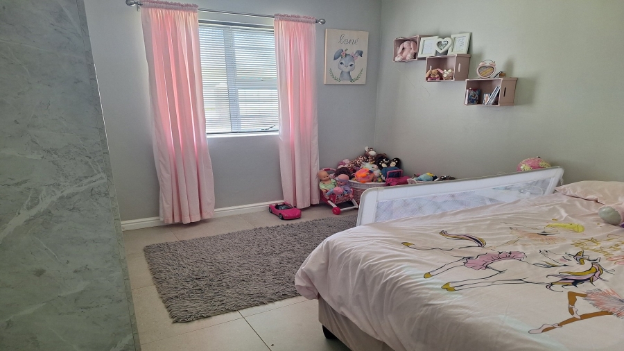 3 Bedroom Property for Sale in Overbaakens Eastern Cape